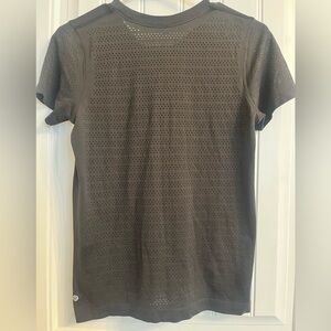 Lululemon Train to Be Short-Sleeve Black